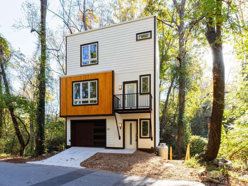 32 Waynesville Avenue, Asheville, NC 28806.  MLS# CAR4288925, YatesRealty ID 32595. Front 