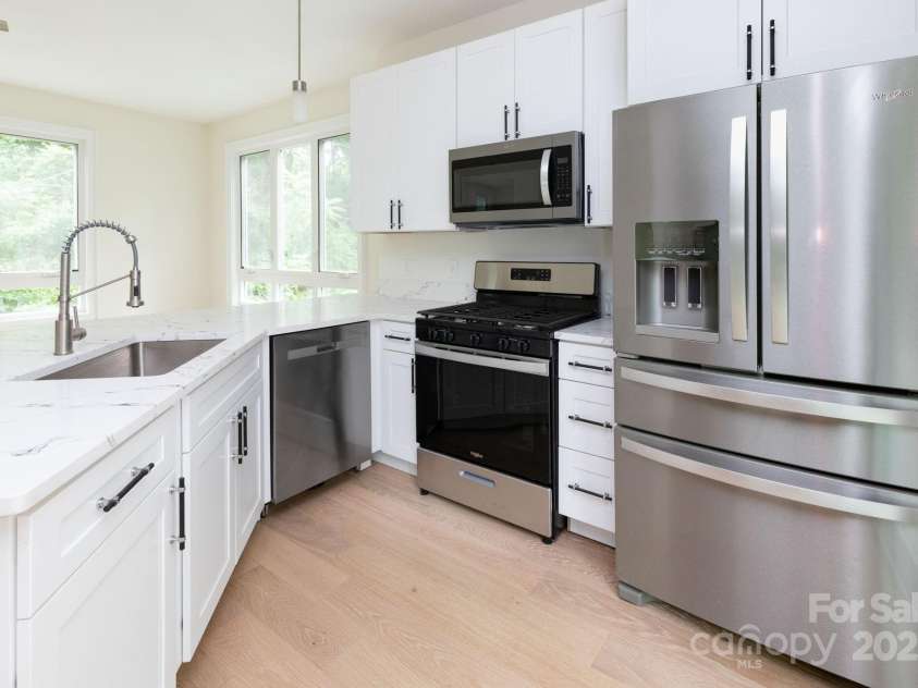 32 Waynesville Avenue, Asheville, NC 28806.  MLS# CAR4288925, YatesRealty ID 32595. Kitchen