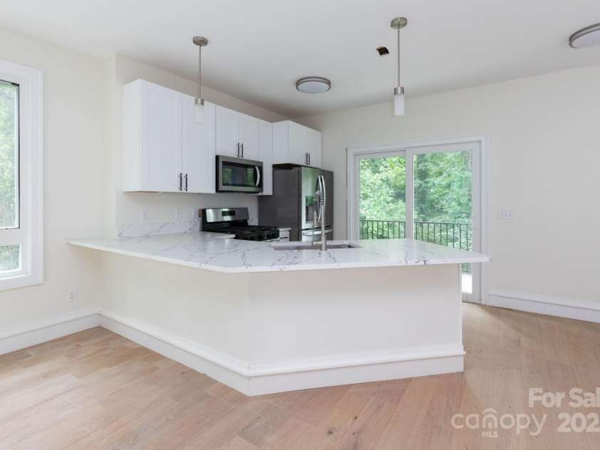 32 Waynesville Avenue, Asheville, NC 28806.  MLS# CAR4288925, YatesRealty ID 32595. Kitchen