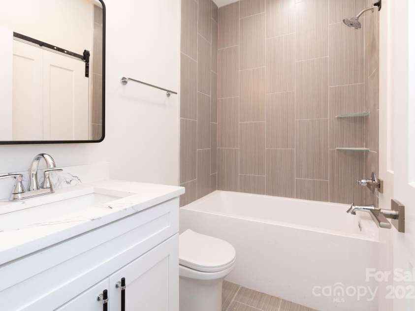 32 Waynesville Avenue, Asheville, NC 28806.  MLS# CAR4288925, YatesRealty ID 32595. Primary Bath for Bedroom #2