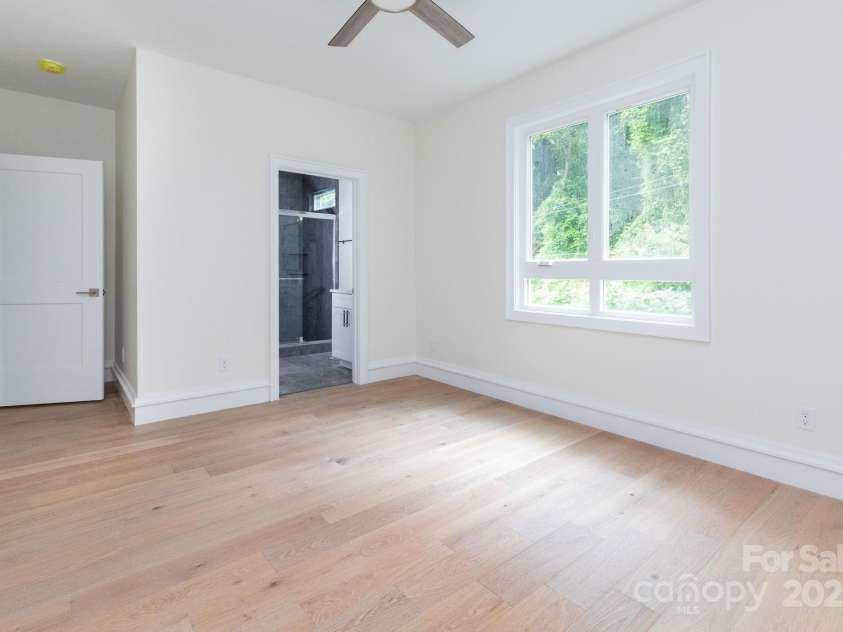 32 Waynesville Avenue, Asheville, NC 28806.  MLS# CAR4288925, YatesRealty ID 32595. Primary Bed 1