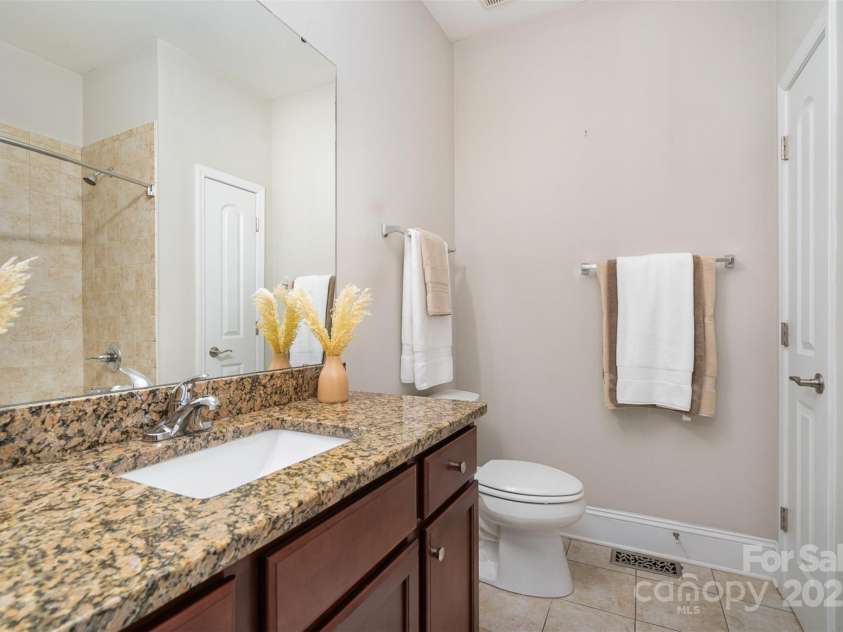 5214 Polo Gate Boulevard, Charlotte, NC 28216.  MLS# CAR4258851, YatesRealty ID 32596. 
