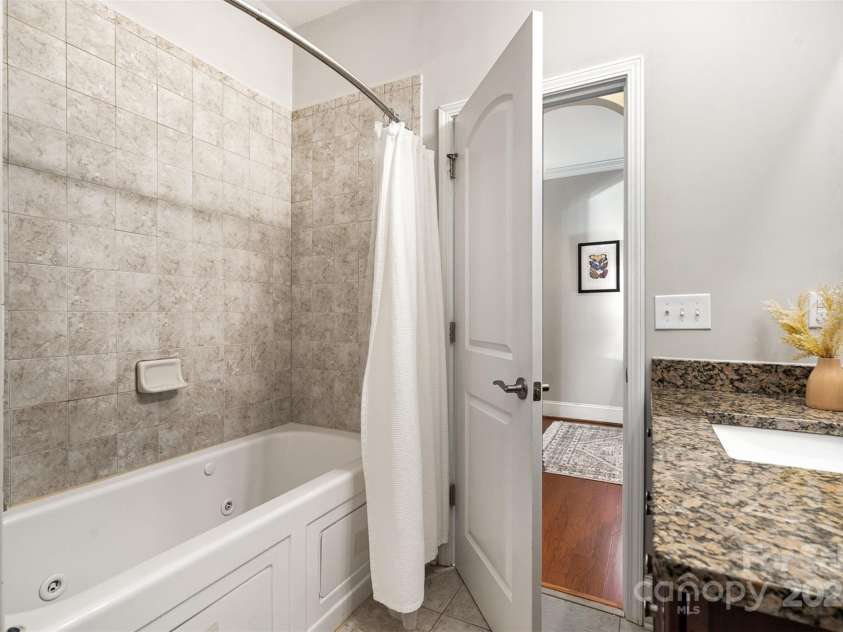 5214 Polo Gate Boulevard, Charlotte, NC 28216.  MLS# CAR4258851, YatesRealty ID 32596. 