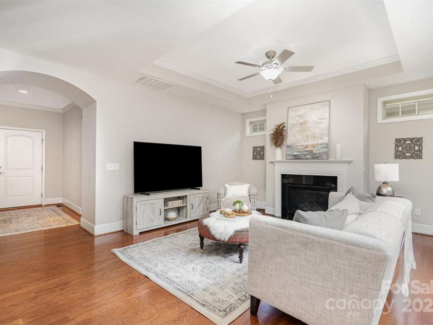 5214 Polo Gate Boulevard, Charlotte, NC 28216.  MLS# CAR4258851, YatesRealty ID 32596. 