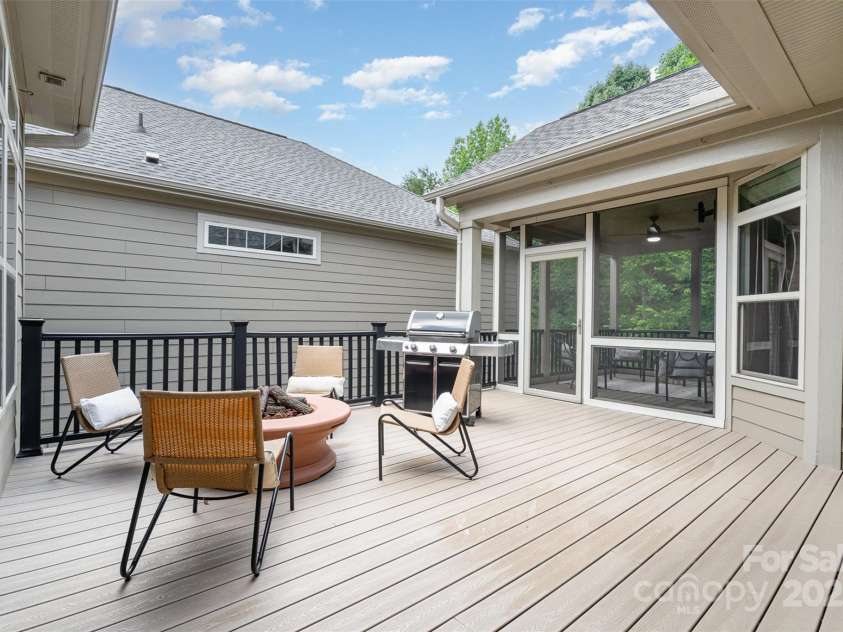 5214 Polo Gate Boulevard, Charlotte, NC 28216.  MLS# CAR4258851, YatesRealty ID 32596. 