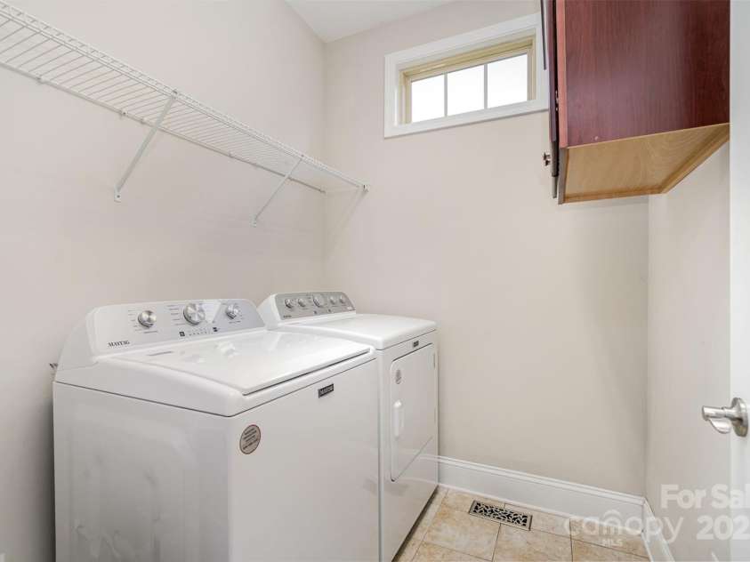 5214 Polo Gate Boulevard, Charlotte, NC 28216.  MLS# CAR4258851, YatesRealty ID 32596. 