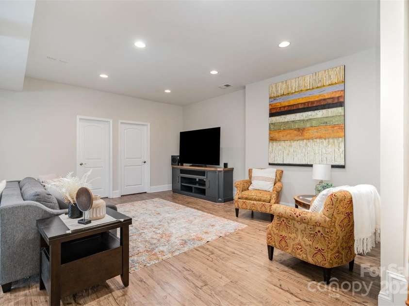 5214 Polo Gate Boulevard, Charlotte, NC 28216.  MLS# CAR4258851, YatesRealty ID 32596. 