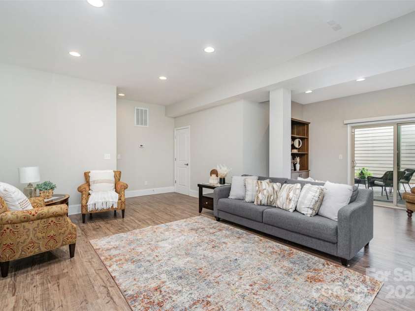 5214 Polo Gate Boulevard, Charlotte, NC 28216.  MLS# CAR4258851, YatesRealty ID 32596. 