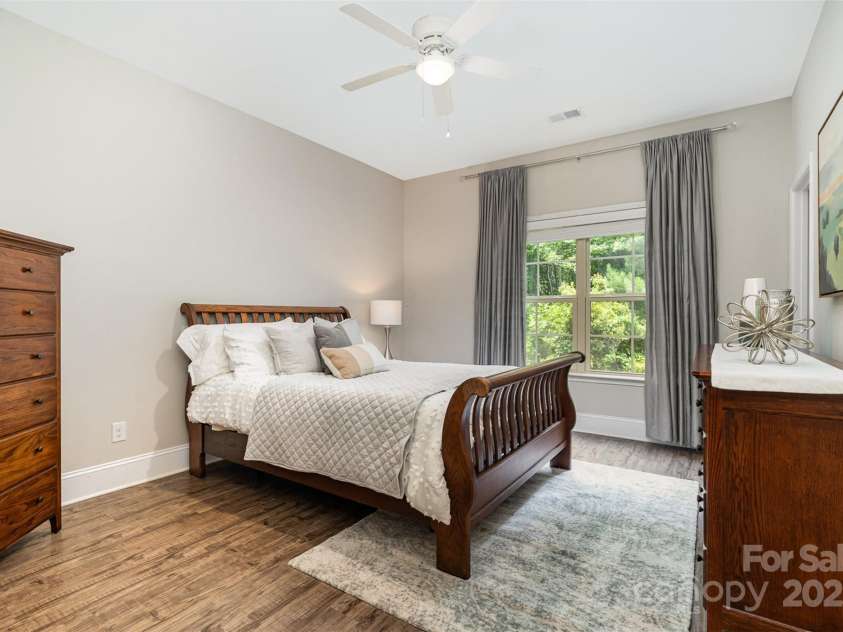 5214 Polo Gate Boulevard, Charlotte, NC 28216.  MLS# CAR4258851, YatesRealty ID 32596. 