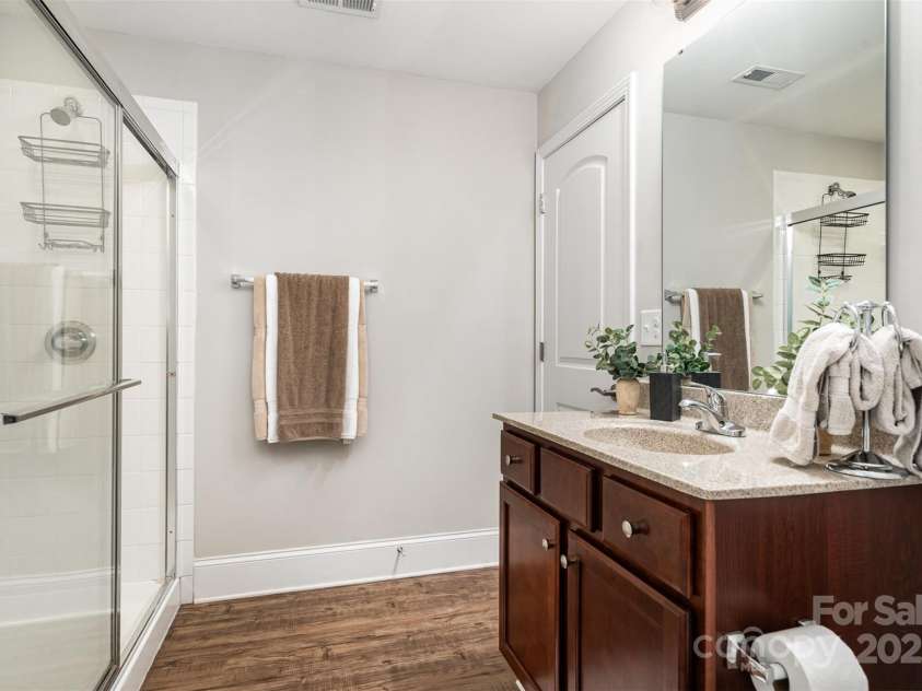 5214 Polo Gate Boulevard, Charlotte, NC 28216.  MLS# CAR4258851, YatesRealty ID 32596. 