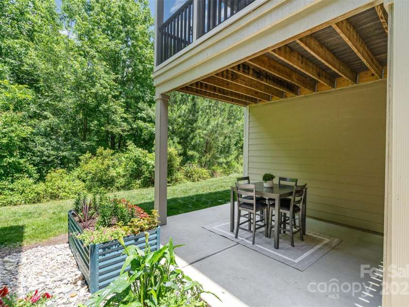 5214 Polo Gate Boulevard, Charlotte, NC 28216.  MLS# CAR4258851, YatesRealty ID 32596. 