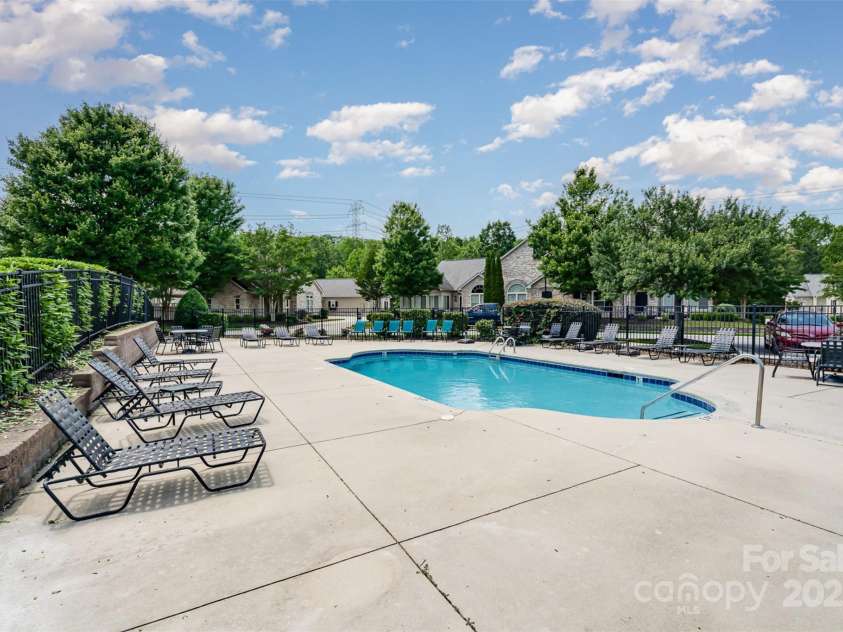 5214 Polo Gate Boulevard, Charlotte, NC 28216.  MLS# CAR4258851, YatesRealty ID 32596. 