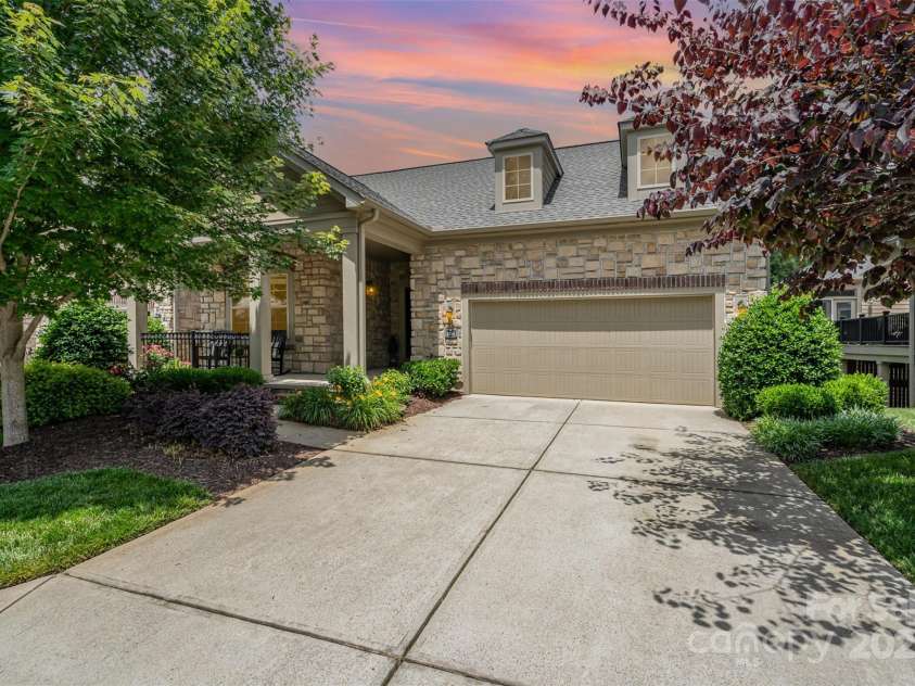5214 Polo Gate Boulevard, Charlotte, NC 28216.  MLS# CAR4258851, YatesRealty ID 32596. 