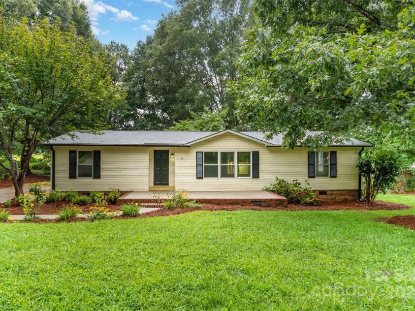 155 Springdale Acres Drive, Mooresville, NC 28115.  MLS# CAR4292907, YatesRealty ID 32597. 