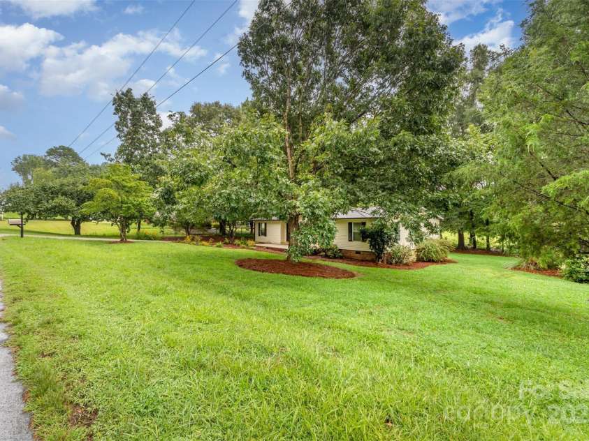 155 Springdale Acres Drive, Mooresville, NC 28115.  MLS# CAR4292907, YatesRealty ID 32597. 