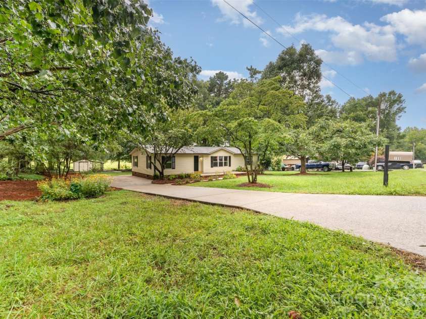 155 Springdale Acres Drive, Mooresville, NC 28115.  MLS# CAR4292907, YatesRealty ID 32597. 