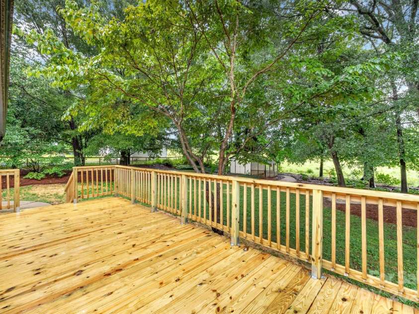 155 Springdale Acres Drive, Mooresville, NC 28115.  MLS# CAR4292907, YatesRealty ID 32597. 