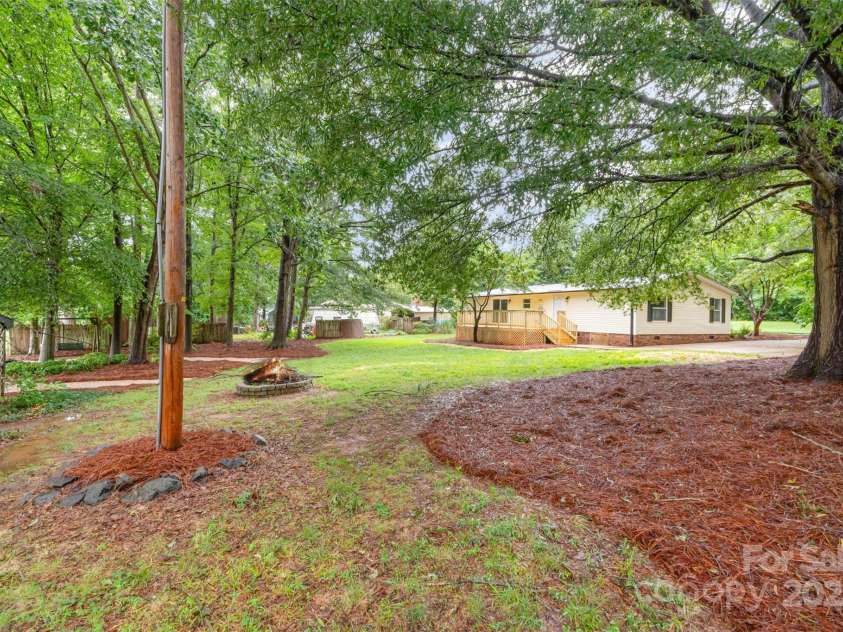 155 Springdale Acres Drive, Mooresville, NC 28115.  MLS# CAR4292907, YatesRealty ID 32597. 