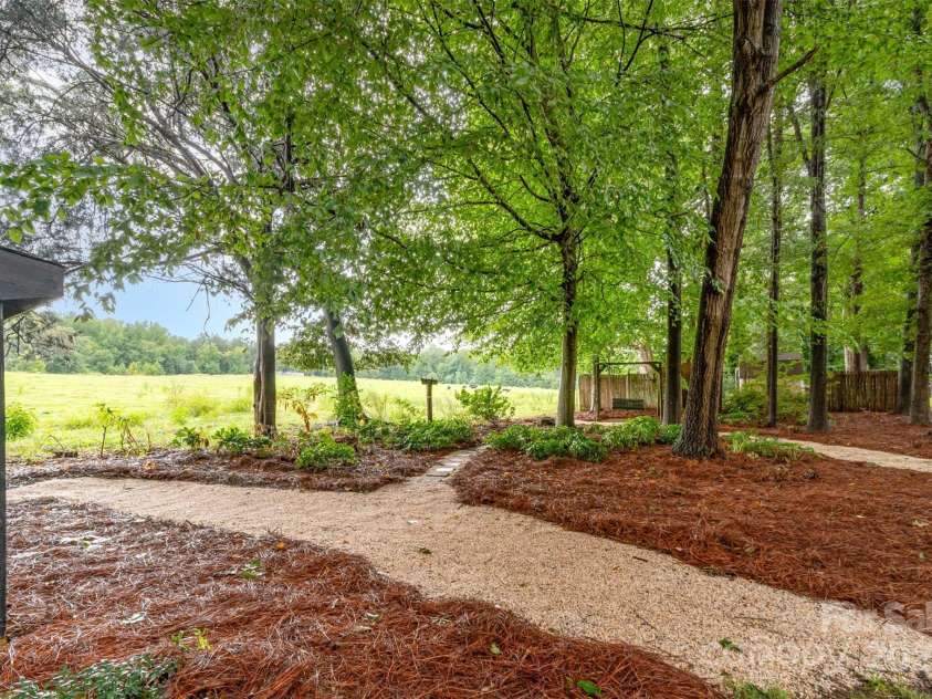 155 Springdale Acres Drive, Mooresville, NC 28115.  MLS# CAR4292907, YatesRealty ID 32597. 