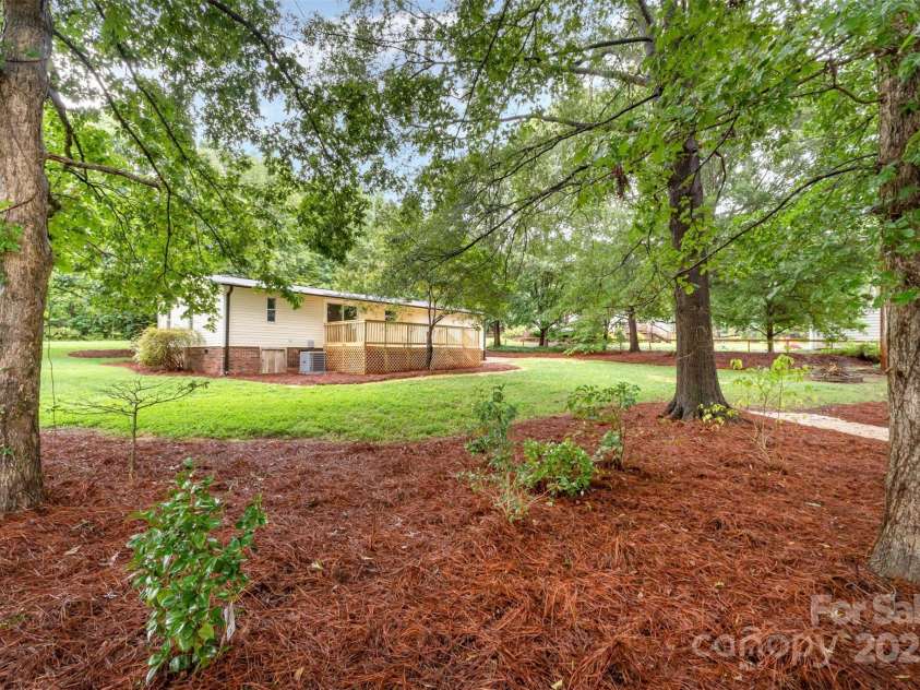 155 Springdale Acres Drive, Mooresville, NC 28115.  MLS# CAR4292907, YatesRealty ID 32597. 