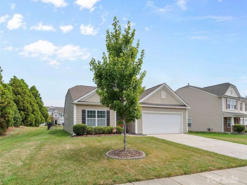 4711 William Caldwell Avenue, Charlotte, NC 28213.  MLS# CAR4289224, YatesRealty ID 32598. 