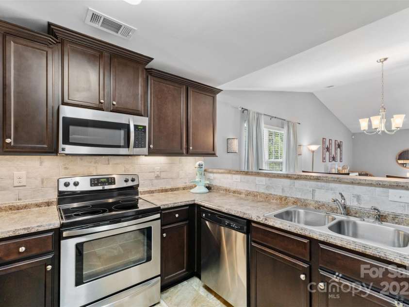 4711 William Caldwell Avenue, Charlotte, NC 28213.  MLS# CAR4289224, YatesRealty ID 32598. 