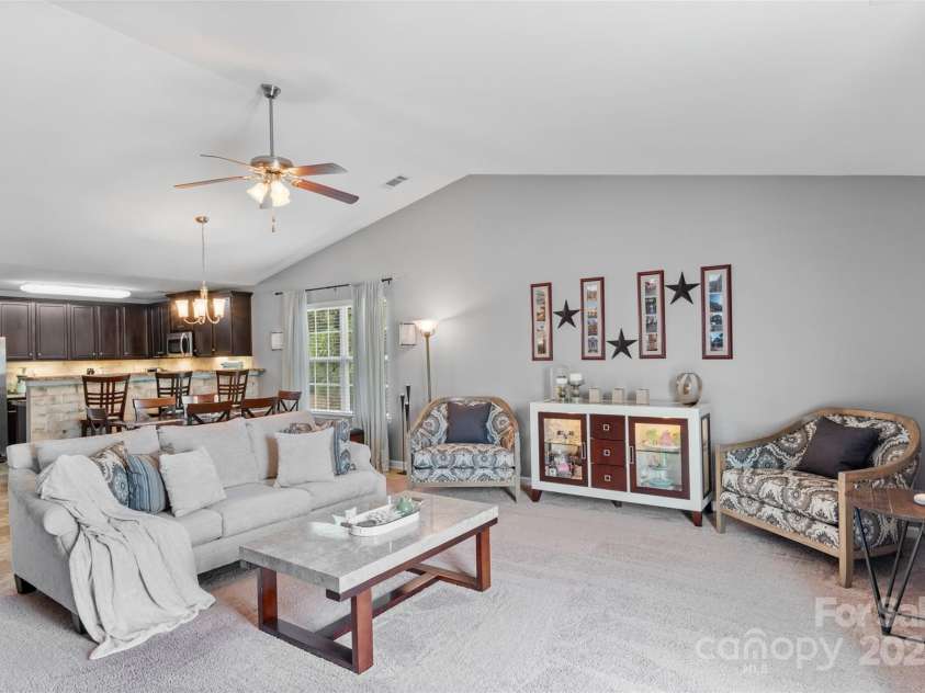 4711 William Caldwell Avenue, Charlotte, NC 28213.  MLS# CAR4289224, YatesRealty ID 32598. Family Room with Vaulted Ceilings