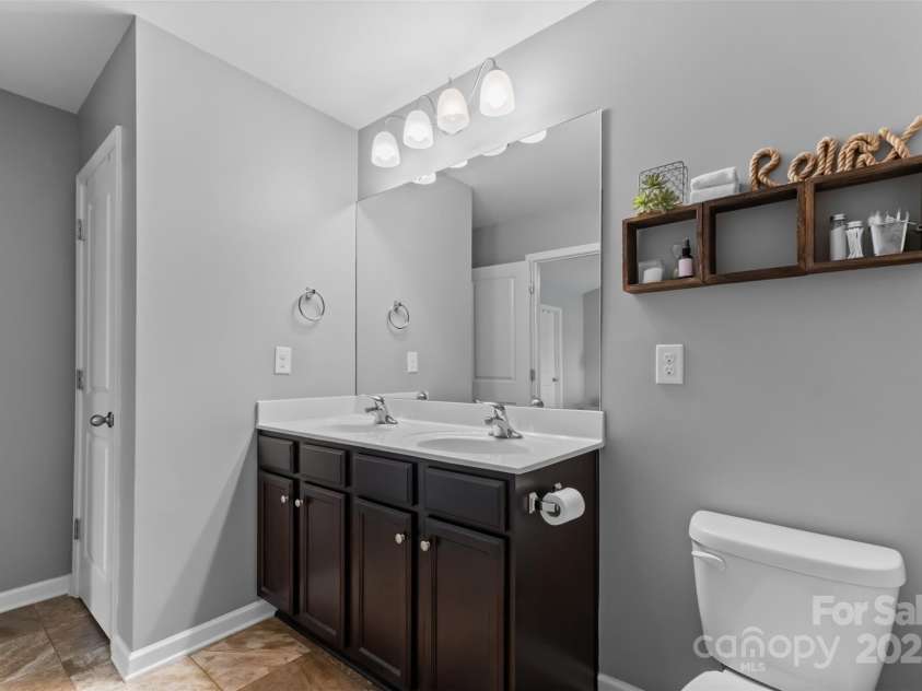 4711 William Caldwell Avenue, Charlotte, NC 28213.  MLS# CAR4289224, YatesRealty ID 32598. Primary Ensuite