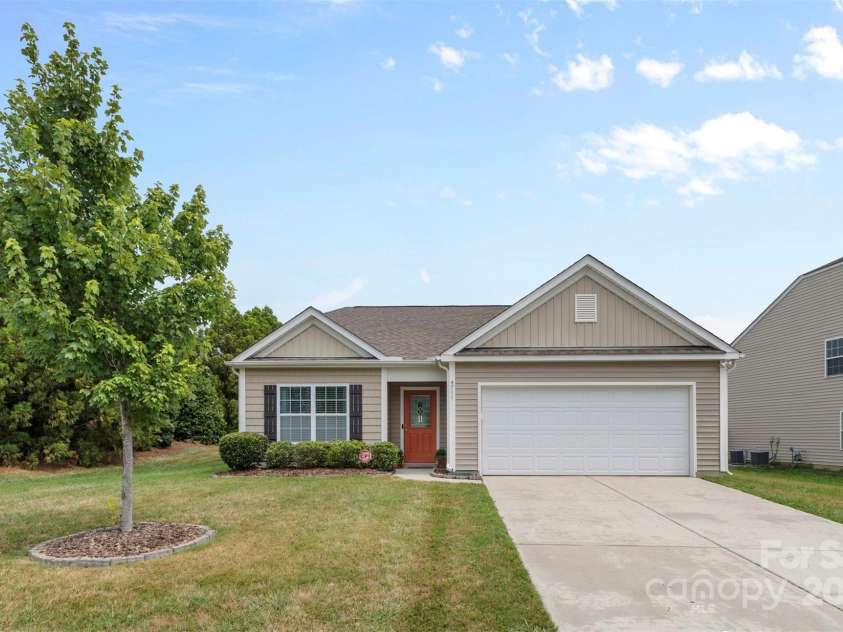 4711 William Caldwell Avenue, Charlotte, NC 28213.  MLS# CAR4289224, YatesRealty ID 32598. Right sized, Great neighborhood, Convenient....PERFECT!