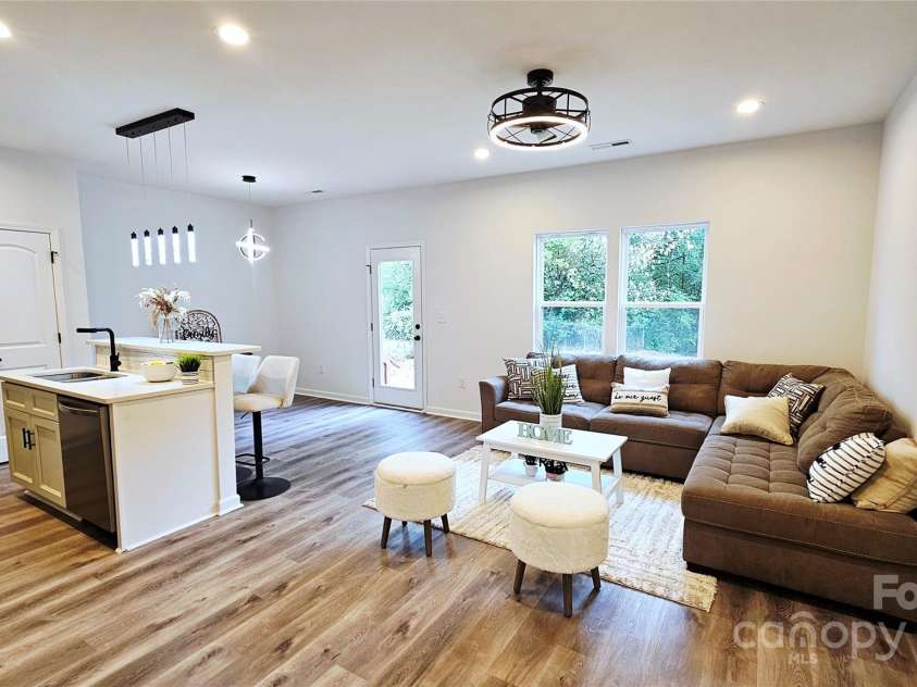 20 Sunderland Road, Concord, NC 28027.  MLS# CAR4287650, YatesRealty ID 32599. Living Room