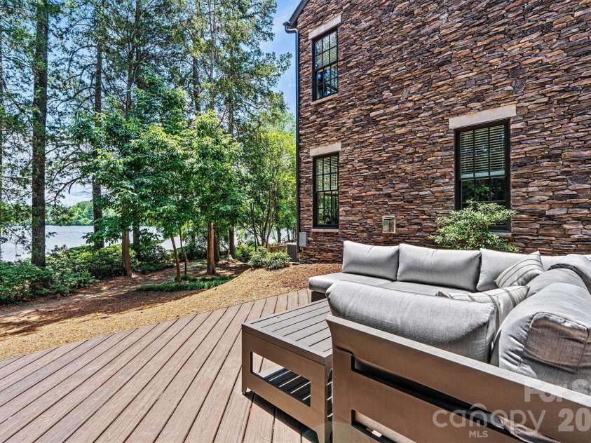318 Ambleside Village Lane, Davidson, NC 28036.  MLS# CAR4397081, YatesRealty ID 32599. 