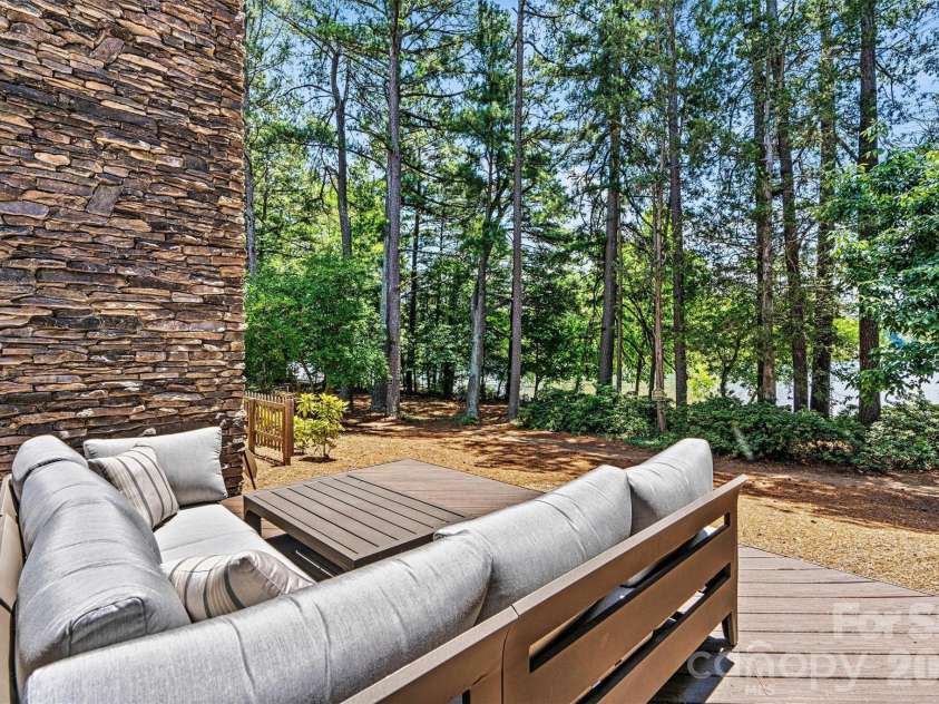 318 Ambleside Village Lane, Davidson, NC 28036.  MLS# CAR4397081, YatesRealty ID 32599. 