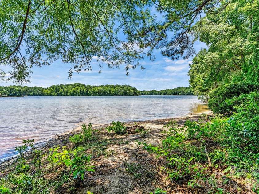 318 Ambleside Village Lane, Davidson, NC 28036.  MLS# CAR4397081, YatesRealty ID 32599. 