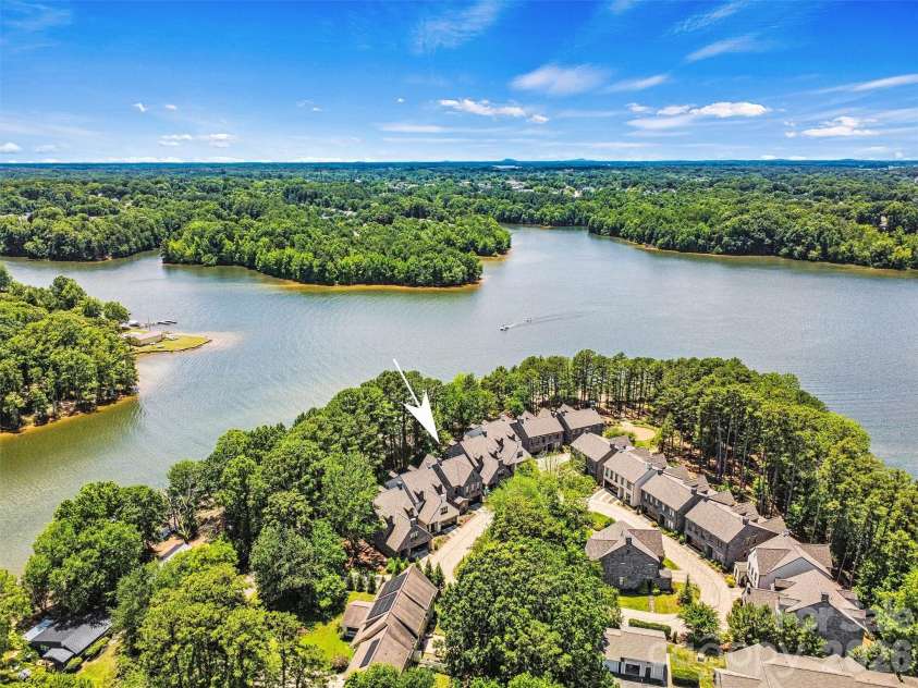 318 Ambleside Village Lane, Davidson, NC 28036.  MLS# CAR4397081, YatesRealty ID 32599. 