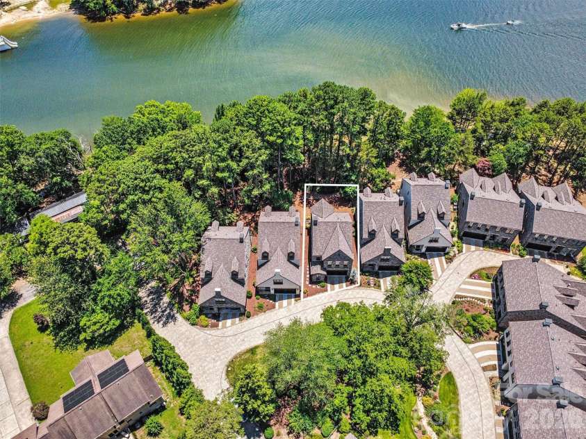 318 Ambleside Village Lane, Davidson, NC 28036.  MLS# CAR4397081, YatesRealty ID 32599. 