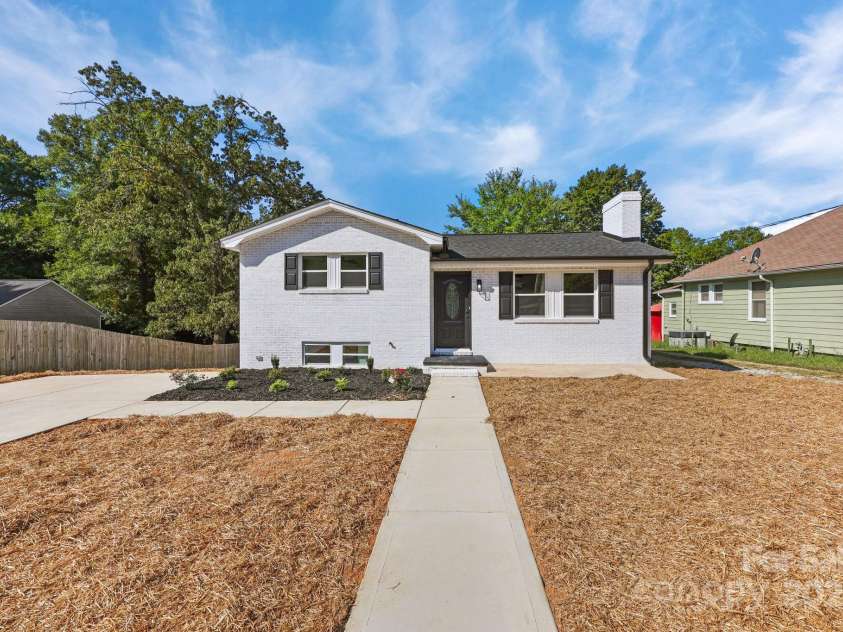 321 14th Street, Salisbury, NC 28144.  MLS# CAR4300897, YatesRealty ID 326. 