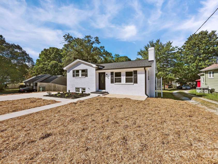 321 14th Street, Salisbury, NC 28144.  MLS# CAR4300897, YatesRealty ID 326. 