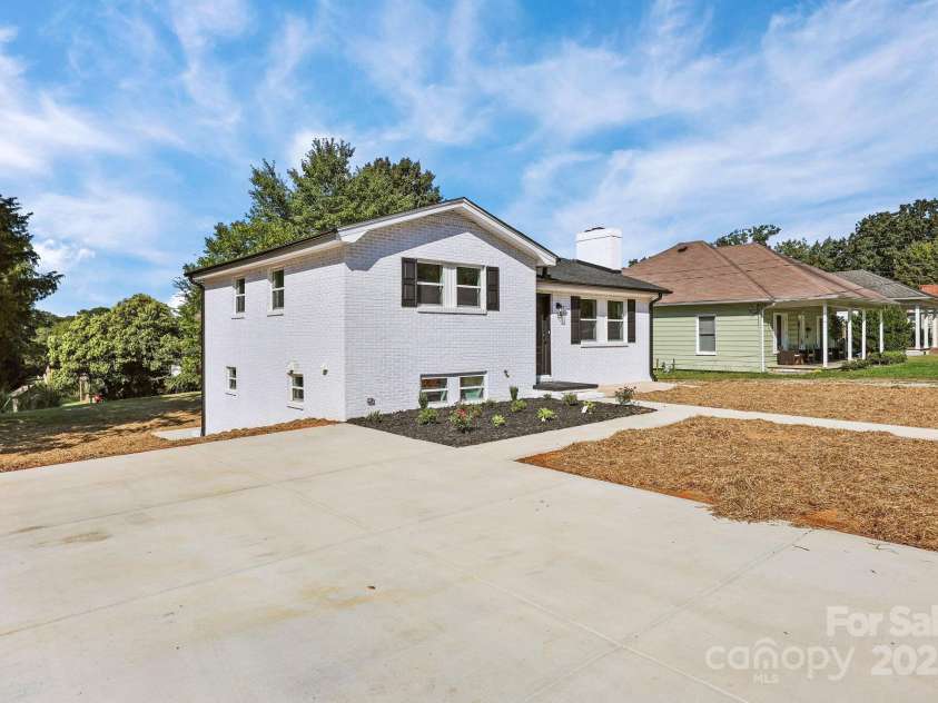 321 14th Street, Salisbury, NC 28144.  MLS# CAR4300897, YatesRealty ID 326. 