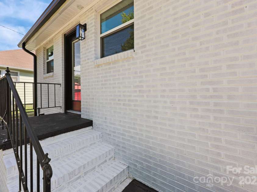 321 14th Street, Salisbury, NC 28144.  MLS# CAR4300897, YatesRealty ID 326. 