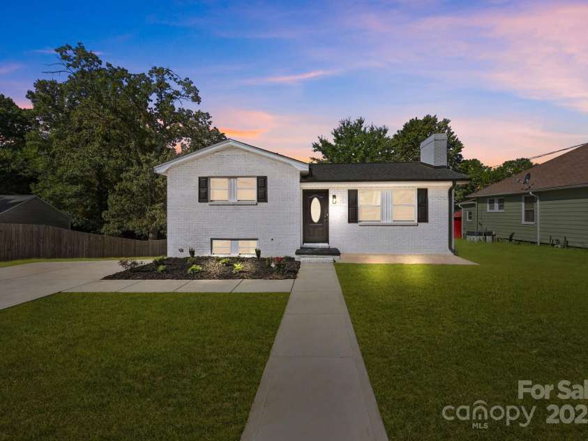 321 14th Street, Salisbury, NC 28144.  MLS# CAR4300897, YatesRealty ID 326. 