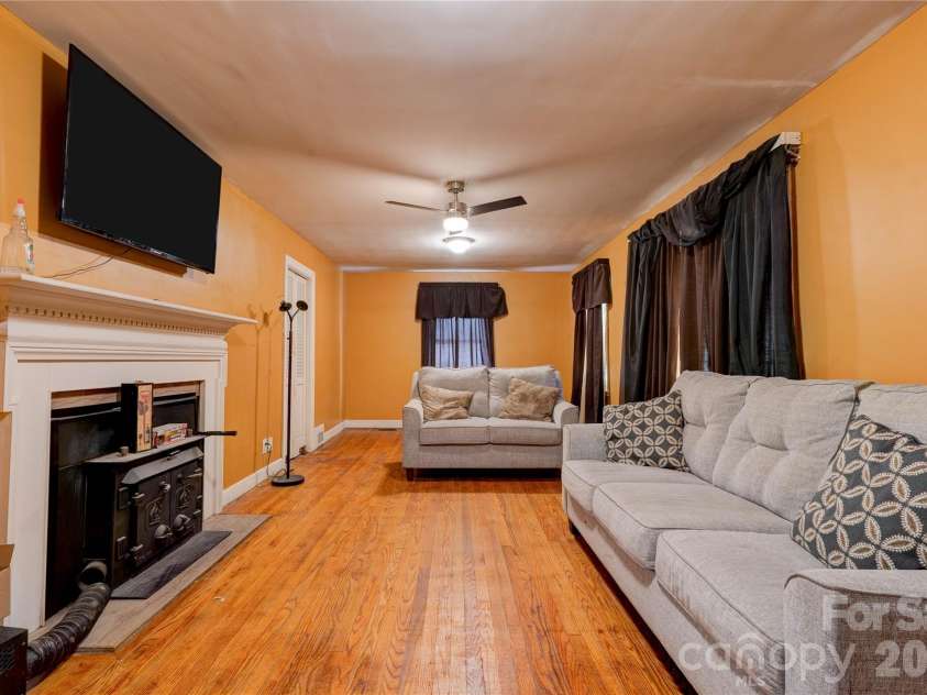 327 Woodside Drive, Shelby, NC 28150.  MLS# CAR4293459, YatesRealty ID 326. Large Living/Dining with fireplace