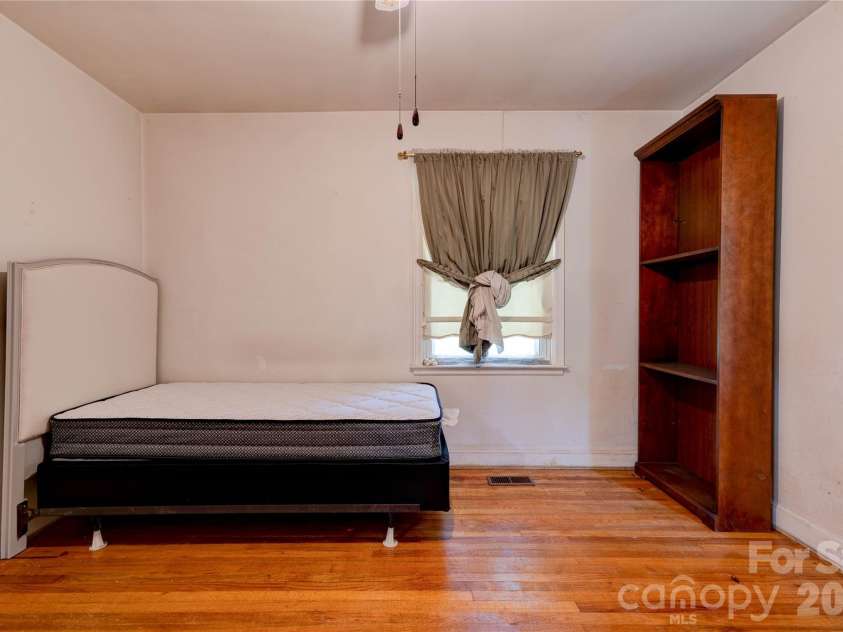 327 Woodside Drive, Shelby, NC 28150.  MLS# CAR4293459, YatesRealty ID 326. Primary Bedroom