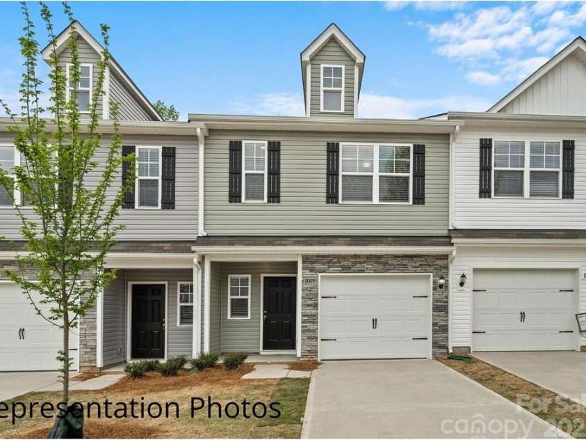 2019 McDonald Drive, Charlotte, NC 28216.  MLS# CAR4238409, YatesRealty ID 3260. 