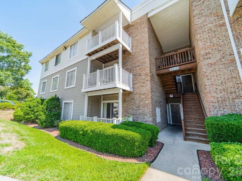9519 University Terrace Drive, Charlotte, NC 28262.  MLS# CAR4396994, YatesRealty ID 32600. 