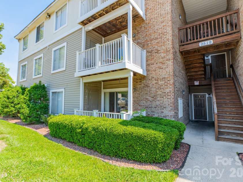 9519 University Terrace Drive, Charlotte, NC 28262.  MLS# CAR4396994, YatesRealty ID 32600. 