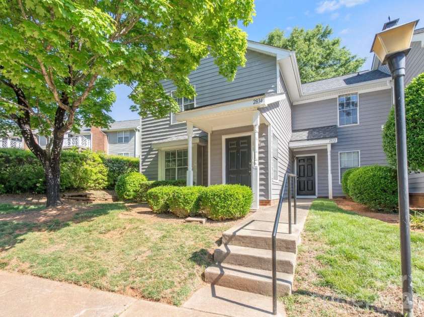 2834 Iron Gate Lane, Charlotte, NC 28212.  MLS# CAR4397335, YatesRealty ID 32601. Desirable Upper Level End Unit