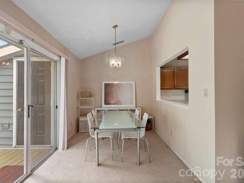 2834 Iron Gate Lane, Charlotte, NC 28212.  MLS# CAR4397335, YatesRealty ID 32601. Dining Area with Vaulted Ceilings