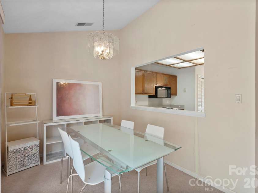 2834 Iron Gate Lane, Charlotte, NC 28212.  MLS# CAR4397335, YatesRealty ID 32601. Large Pass Thru Window to Kitchen