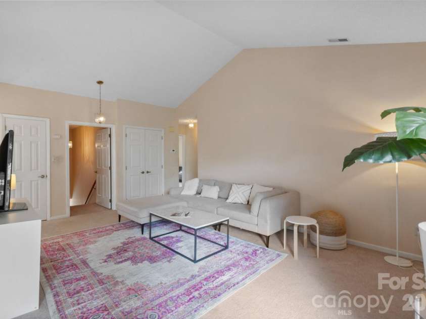 2834 Iron Gate Lane, Charlotte, NC 28212.  MLS# CAR4397335, YatesRealty ID 32601. Neutral Carpet and Paint