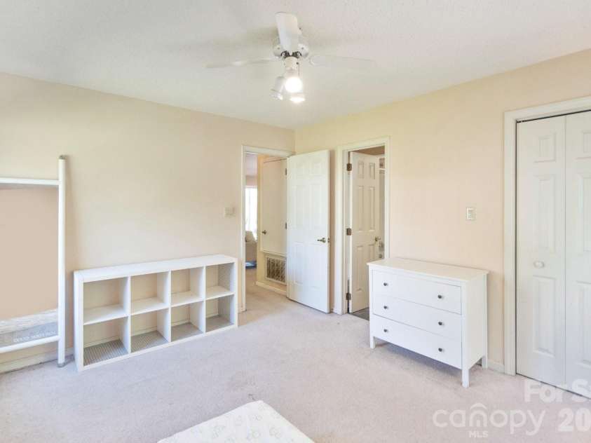 2834 Iron Gate Lane, Charlotte, NC 28212.  MLS# CAR4397335, YatesRealty ID 32601. Primary Bedroom- Forward Facing